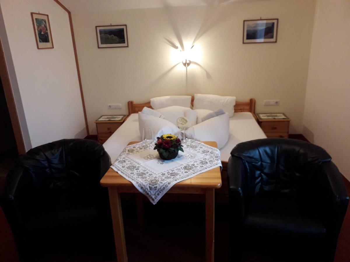 Doppelzimmer mit Balkon